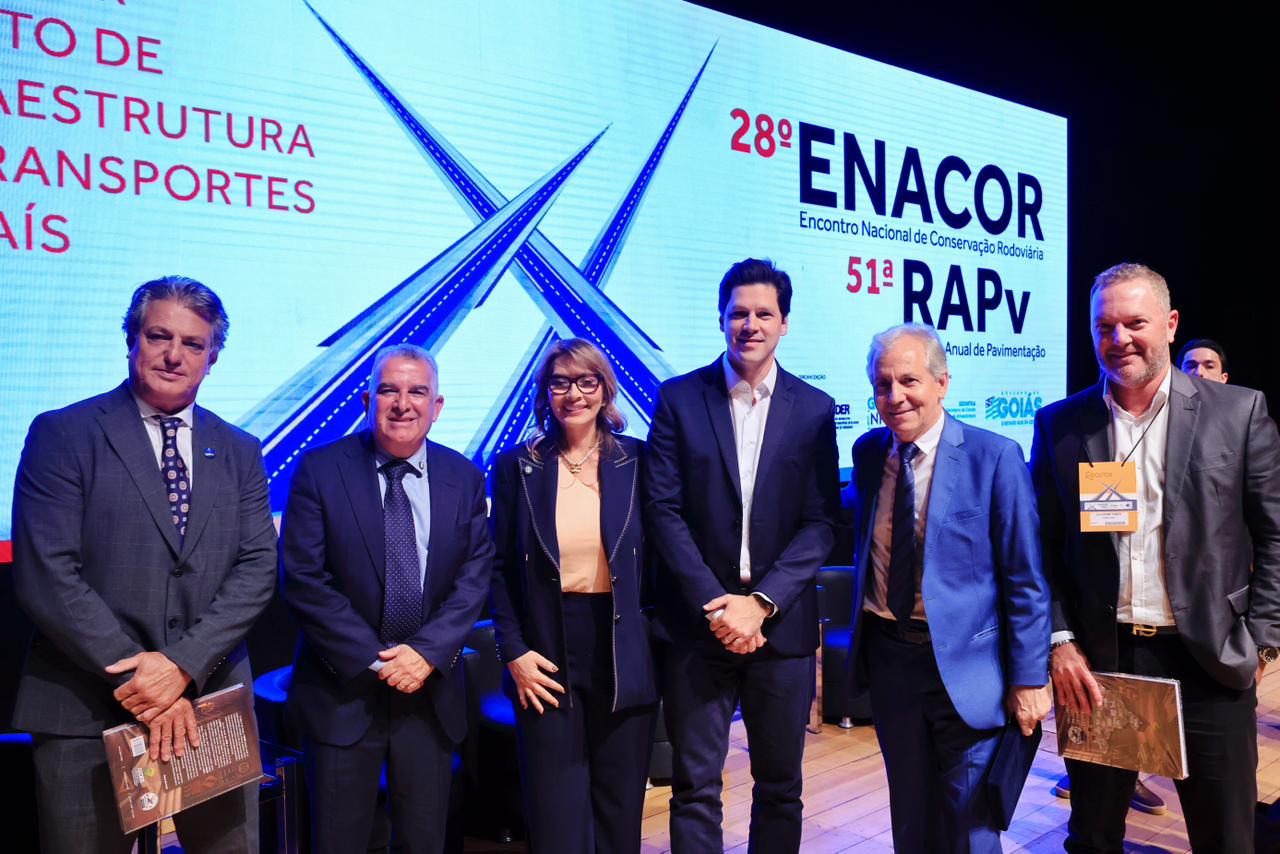 Goiás é vanguardista na infraestrutura rodoviária, destaca Daniel Vilela na abertura de encontro sobre logística de transportes